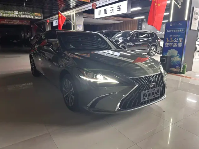 Lexus ES — Фото автомобиля 3