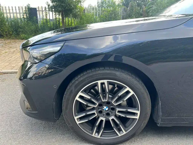 BMW 5 Series — Фото автомобиля 6