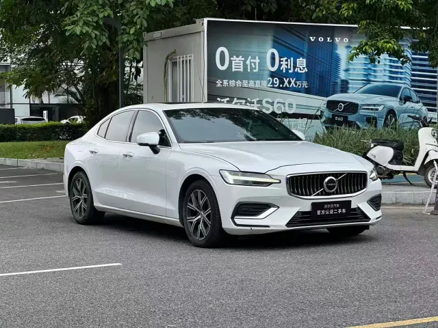 Volvo S60 — Фото автомобиля 3