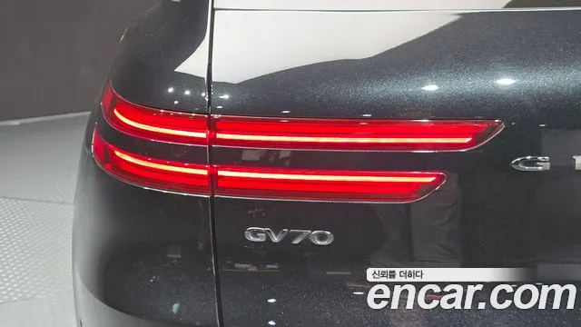 Genesis GV70 — Фото автомобиля 22