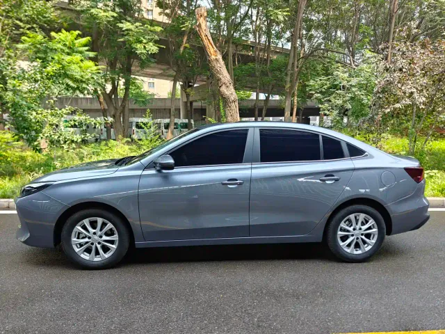 Roewe i5 — Фото автомобиля 4