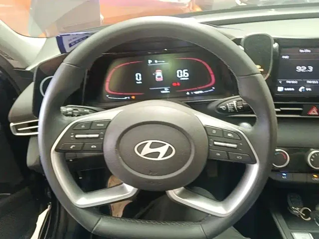 Hyundai Elantra — Фото автомобиля 10