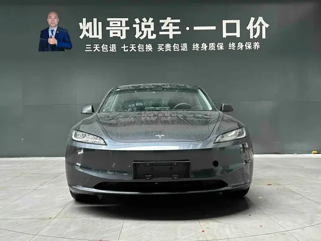 Tesla Model 3 — Фото автомобиля 16