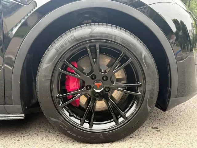 Tesla Model Y — Фото автомобиля 9