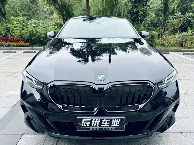 BMW 5 Series — Фото автомобиля 3