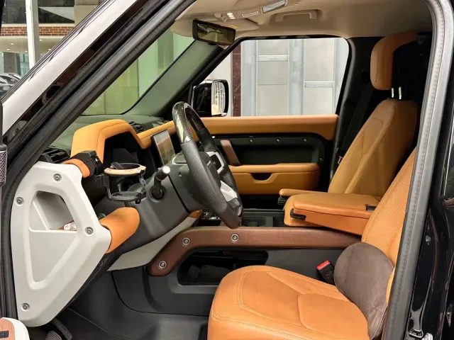 Land Rover Defender — Фото автомобиля 7
