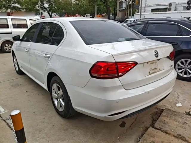 Volkswagen Lavida — Фото автомобиля 4