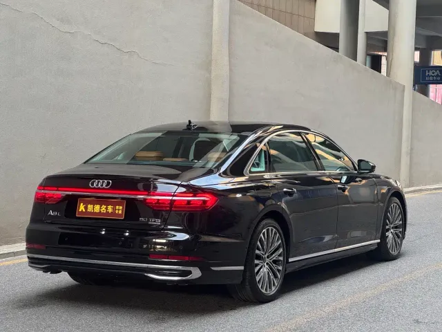 Audi A8 — Фото автомобиля 10