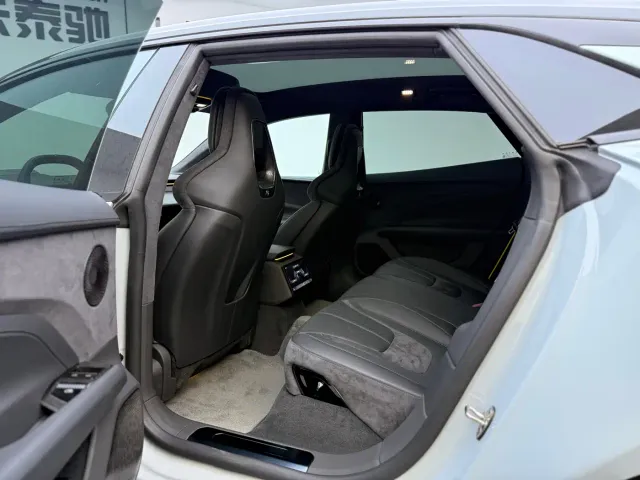 Lotus Emeya — Фото автомобиля 11