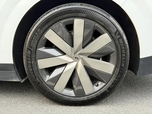 Li Auto i8 — Фото автомобиля 8