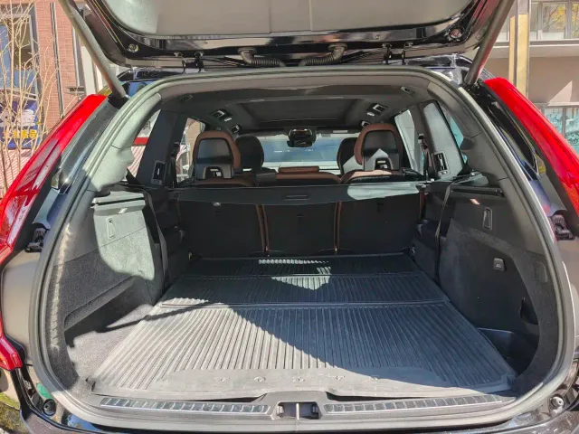 Volvo XC90 — Фото автомобиля 12