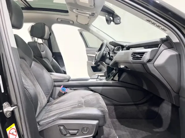 Audi e-tron — Фото автомобиля 9