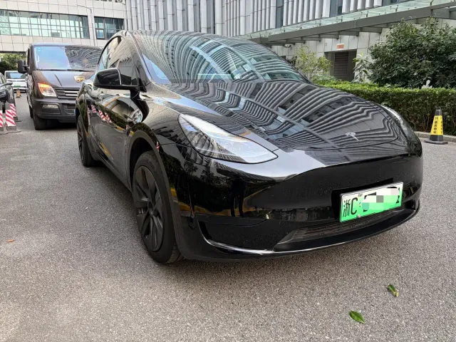 Tesla Model Y — Фото автомобиля 6