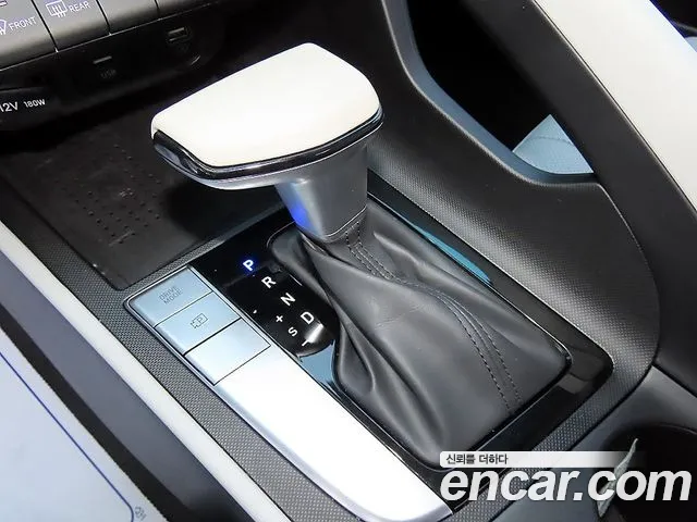Hyundai Avante CN7 — Фото автомобиля 11