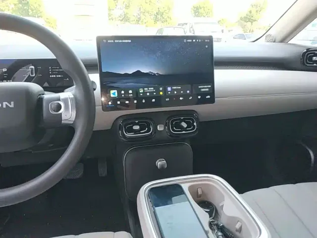 GAC Aion UT — Фото автомобиля 12