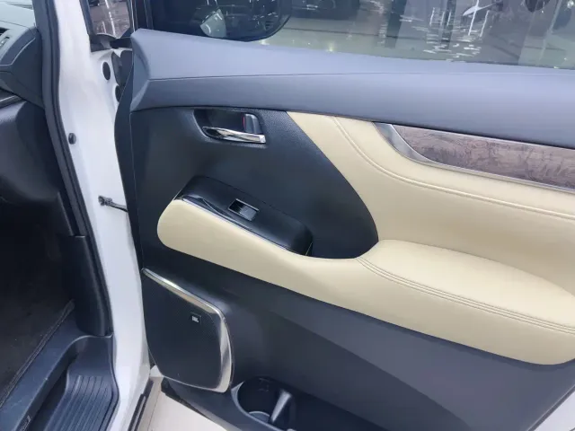 Toyota Vellfire — Фото автомобиля 10