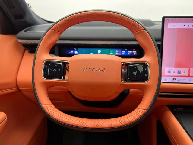 Lynk & Co 900 — Фото автомобиля 11
