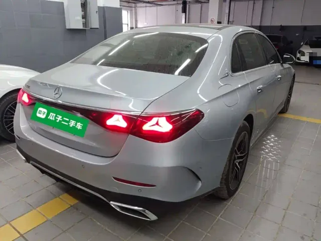 Mercedes-Benz E-Class — Фото автомобиля 4