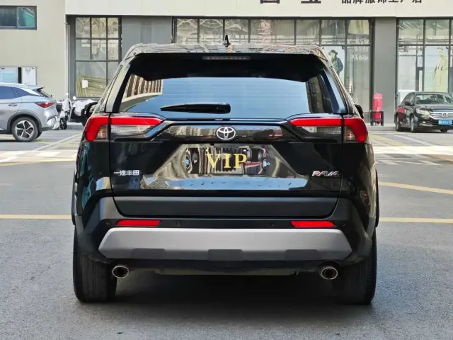 Toyota RAV4 — Фото автомобиля 8