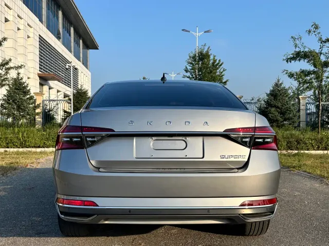 Skoda Superb — Фото автомобиля 5