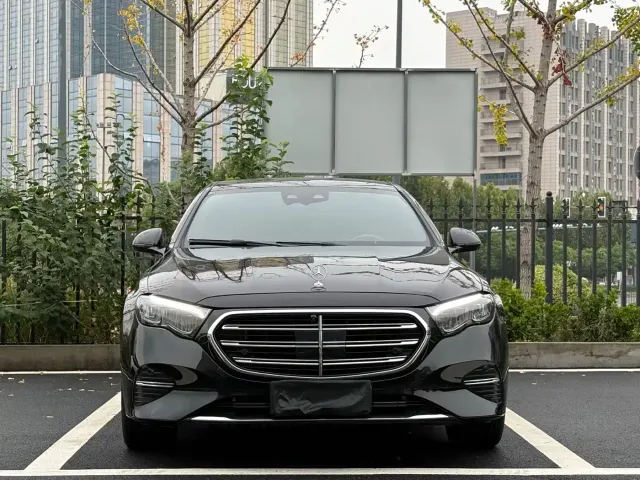 Фотография автомобиля — Mercedes-Benz E-Class