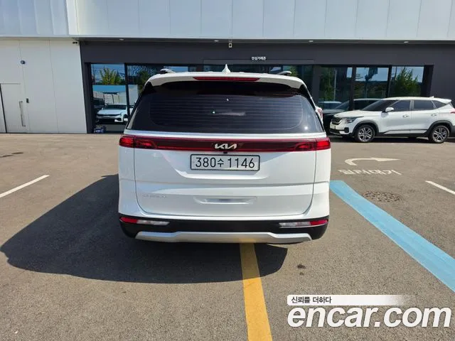 Kia Carnival Generation 4 — Фото автомобиля 3