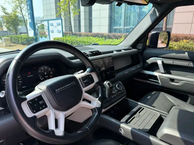 Land Rover Defender — Фото автомобиля 11
