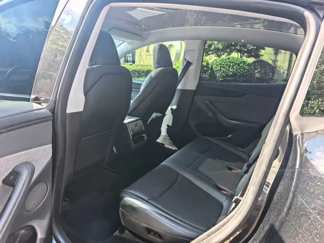 Tesla Model Y — Фото автомобиля 14