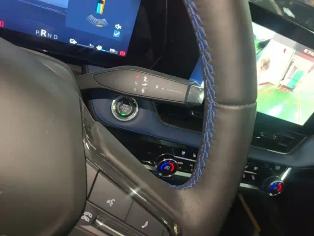 Chevrolet Equinox Plus — Фото автомобиля 13