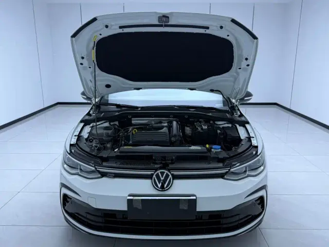 Volkswagen Golf — Фото автомобиля 7
