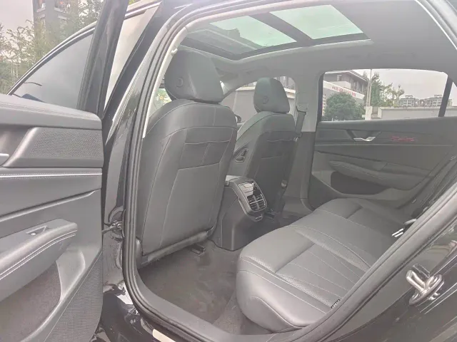 Volkswagen Passat — Фото автомобиля 4
