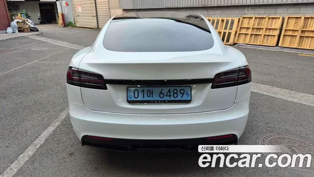 Tesla Model S — Фото автомобиля 3