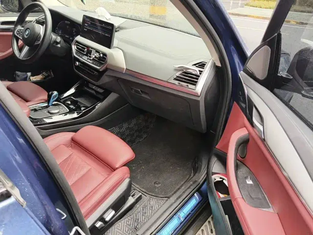 BMW iX3 — Фото автомобиля 13