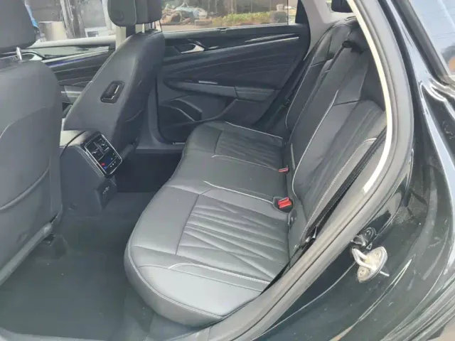 Volkswagen Passat — Фото автомобиля 16