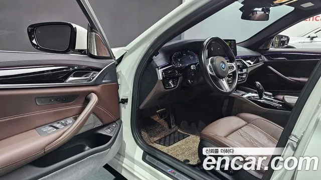 BMW 5-Series 5 серия (G30) — Фото автомобиля 11