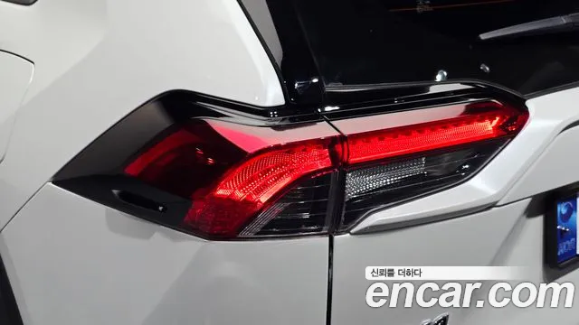 Toyota RAV4 — Фото автомобиля 23