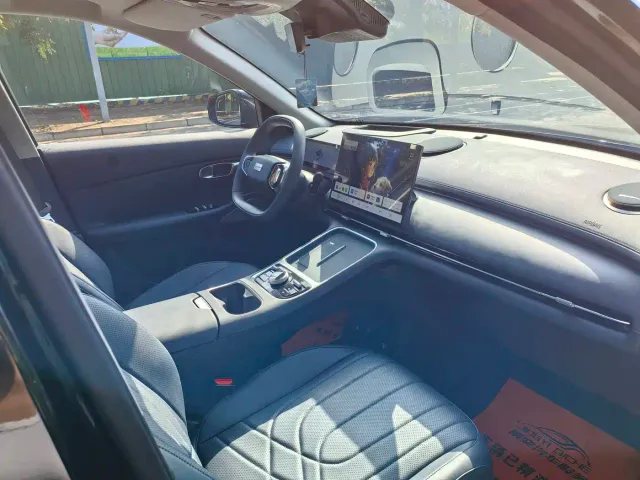 Geely Galaxy Starship 7 EM-i — Фото автомобиля 5