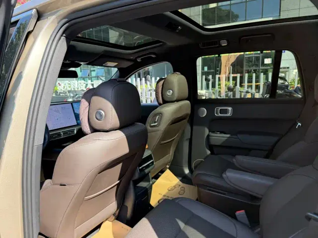 Li Auto L8 — Фото автомобиля 11