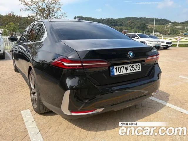 BMW 5 Series G60 — Фото автомобиля 2