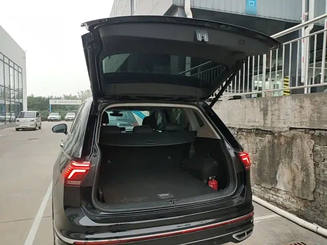 Volkswagen Tiguan L — Фото автомобиля 18