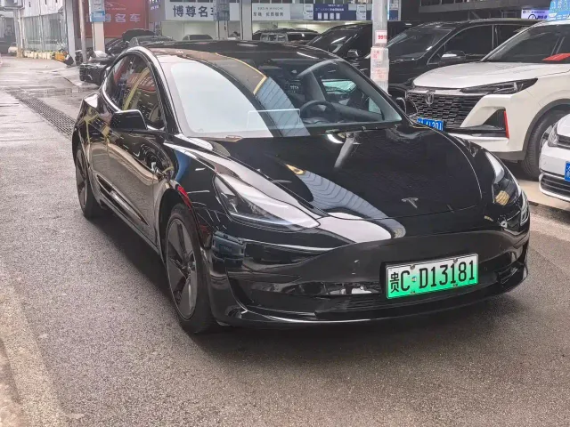 Tesla Model 3 — Фото автомобиля 3