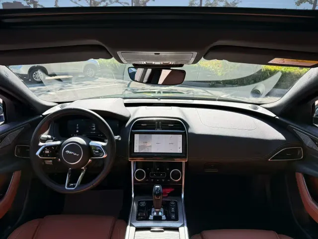 Jaguar XEL — Фото автомобиля 6