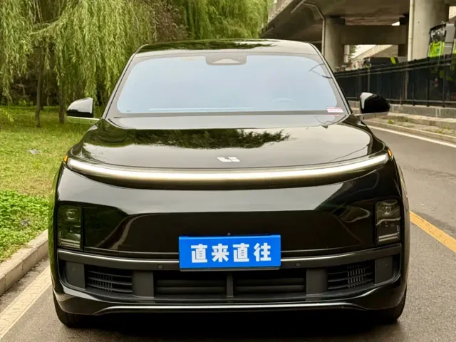 Li Auto L8 — Фото автомобиля 2