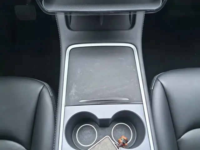 Tesla Model Y — Фото автомобиля 20