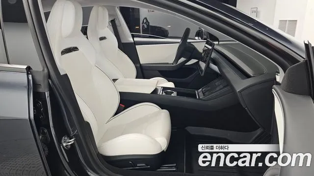 Tesla Model 3 — Фото автомобиля 15