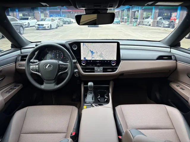 Lexus ES — Фото автомобиля 10