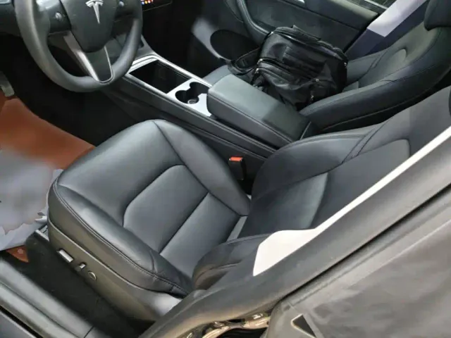 Tesla Model Y — Фото автомобиля 14