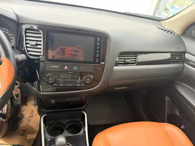 Mitsubishi Outlander — Фото автомобиля 12