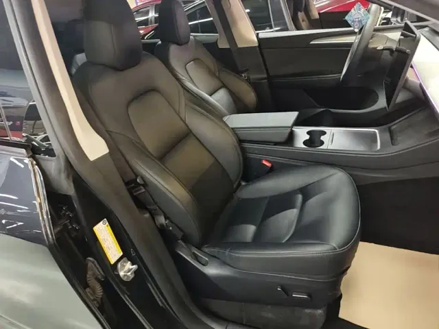 Tesla Model Y — Фото автомобиля 24