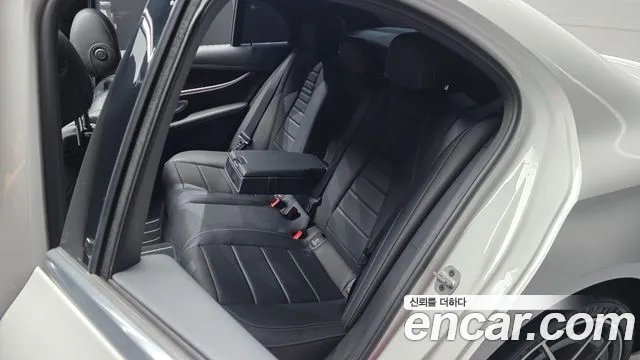 Mercedes-Benz E-Class — Фото автомобиля 9